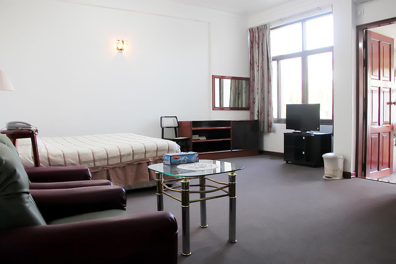 Hotel Windsor Yangon Exteriör bild
