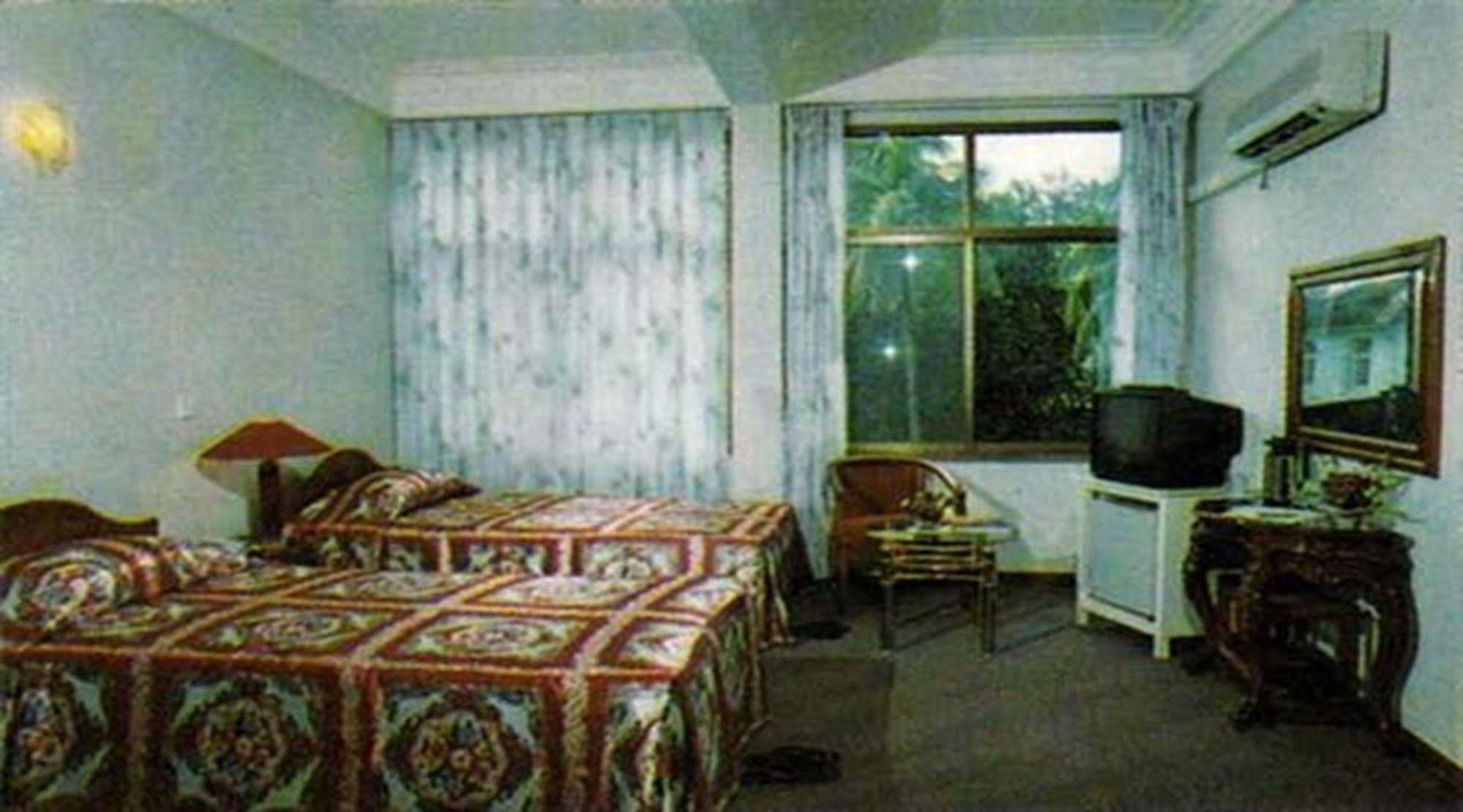 Hotel Windsor Yangon Exteriör bild